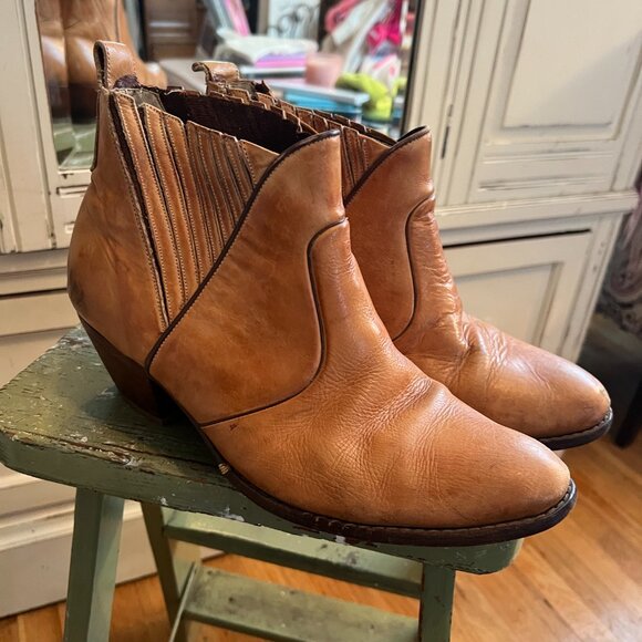 Vintage 70s The Wild Pair Tan Leather Ankle Boots Almond Toe W10 M8.5 - Picture 7 of 10